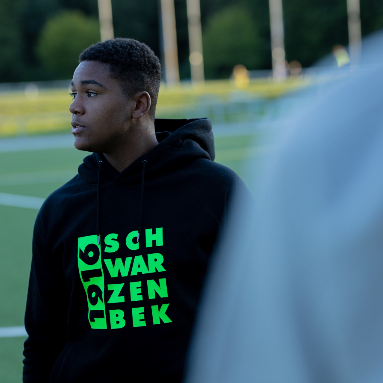 Hoodie SC Schwarzenbek "1916" - Schwarz & Neongrün – Bild 2