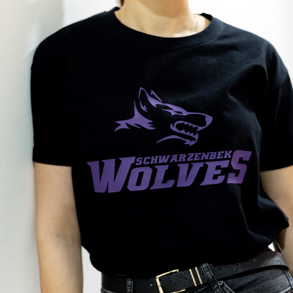 T-Shirt Schwarzenbek Wolves - Logo (lila) – Bild 2